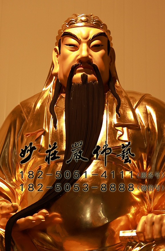 关公塑像正面近照