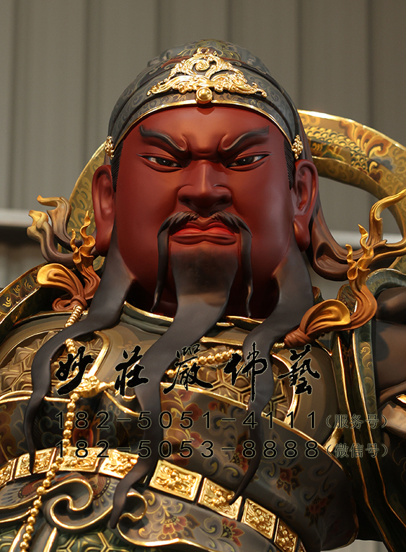 关公元帅彩绘塑像正面近照实拍图