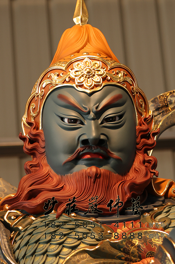 温琼元帅‌塑像正面近照